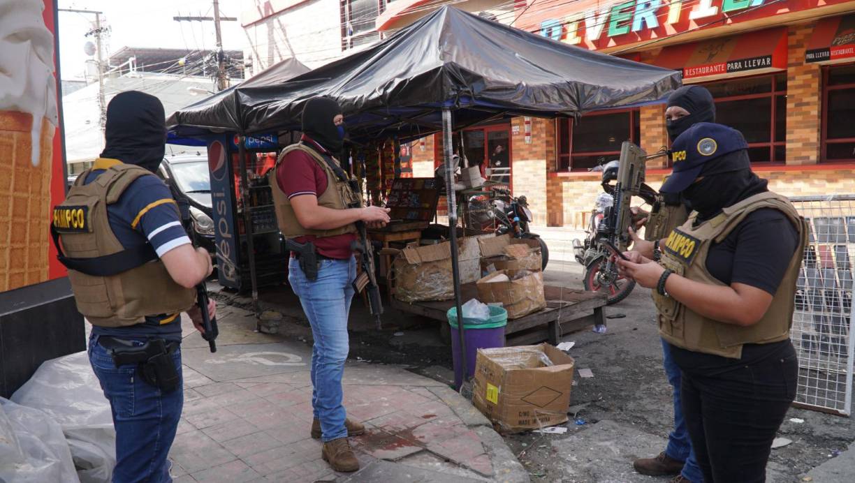 En estas festividades, la DIPAMPCO más cerca de la población hondureña al brindar una mayor seguridad en las zonas comerciales, del transporte y barrios y colonias del país.