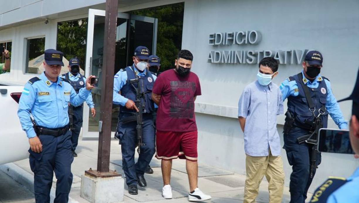 Según autoridades, las armas son utilizadas para cometer masacres. El arsenal incluye ametralladoras y AK-47.