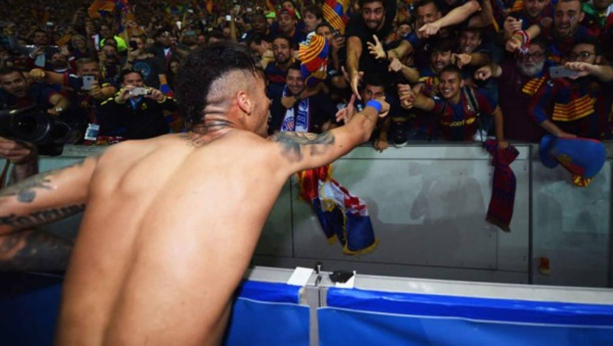 Neymar asegura que no consume bebidas alcohólicas. 'Yo no bebo, no me gusta el alcohol ni el olor de la bebida. No bebo porque dependo de mi cuerpo para trabajar y por eso necesito cuidarme'.