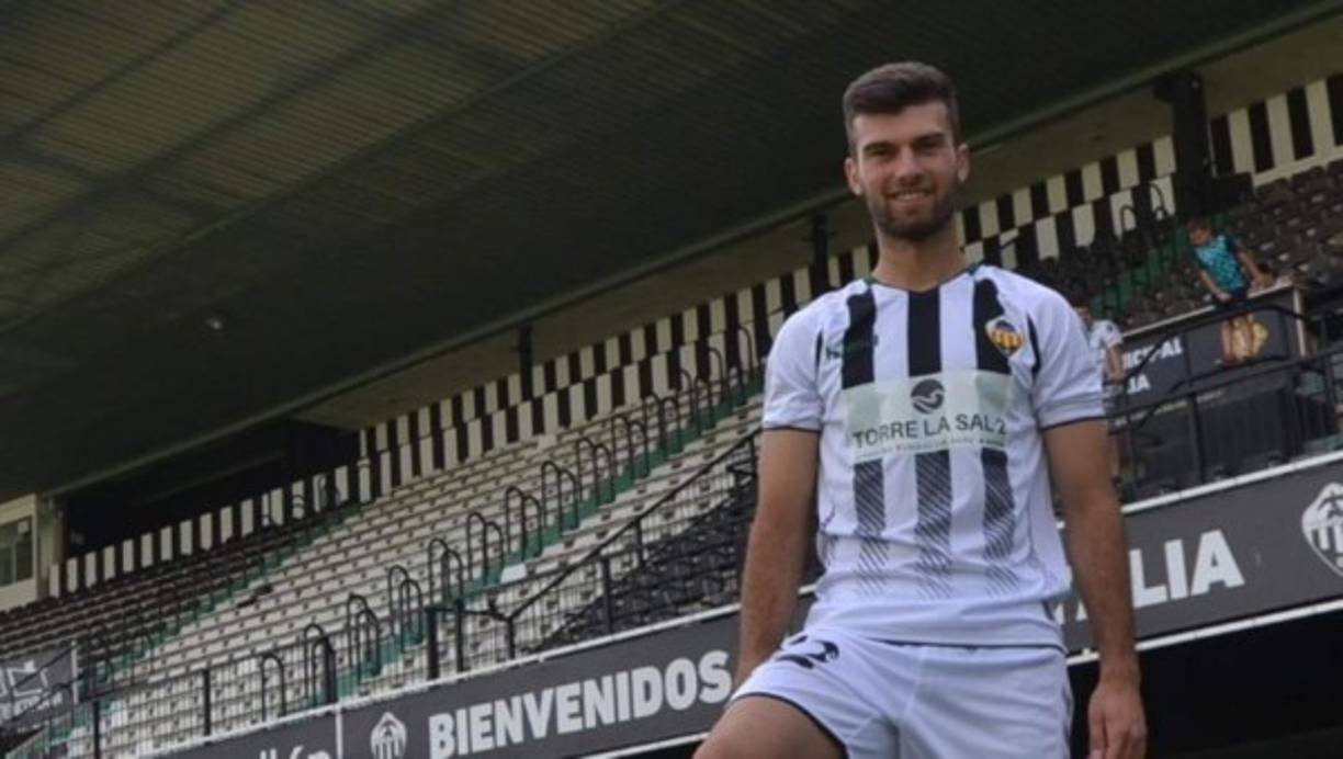 El Atlético de Madrid ficha al jugador Josep Calavera, del CD Castellón de la Segunda B de España, para reforzar a su filial. El centrocampista, de 20 años, se formó en las categorías inferiores del Nastic de Tarragona y del Fútbol Club Barcelona. Es conocido como el 'nuevo Busquets'.