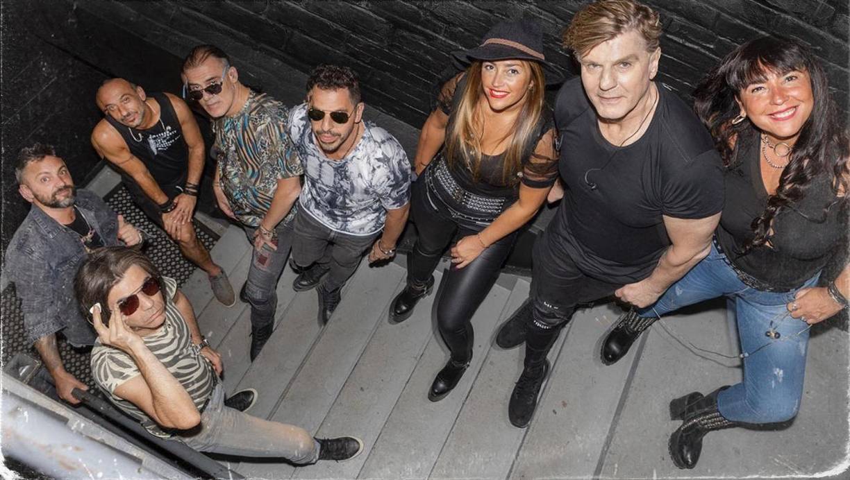 Vilma Palma e Vampiros se presenta este jueves 8 de junio en el estacionamiento de Mall Multiplaza en San Pedro Sula. Los artistas llegaron al país el lunes pasado y los boletos se venden en el sitio web www.eticket.hn o en sus kioskos ubicados en Mall Multiplaza en esta ciudad y en Metromall y Mall Multiplaza de Tegucigalpa. El precio para Experiencia Bac VIP es de 2,900 lempiras, mientras que para Zona rock vale L2,030. Si lo adquiere con las tarjetas Bac Credomatic puede obtener un 15 0 20 por ciento de descuento y además puede adquirirlos a través de puntos o en cuotas de hasta seis meses.