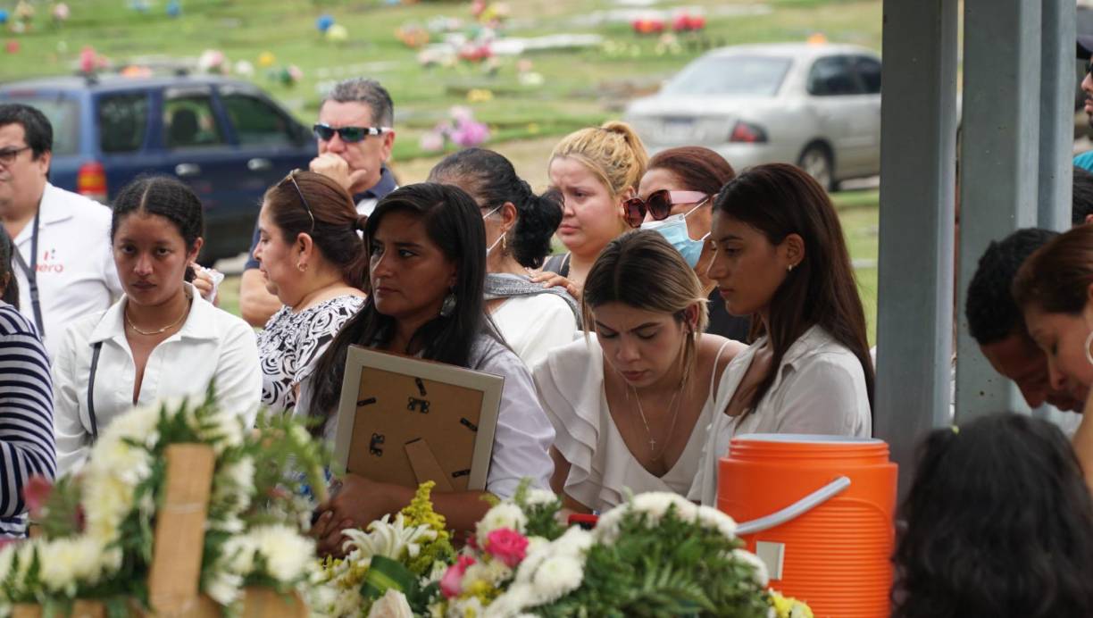 “Esto lo último, es la despedida de ella y no quisiera que estas cosas estuvieran pasando, pues hace poco nos sucedió lo mismo porque perdimos una sobrina por la misma situación”, manifestó el angustiado padre. 