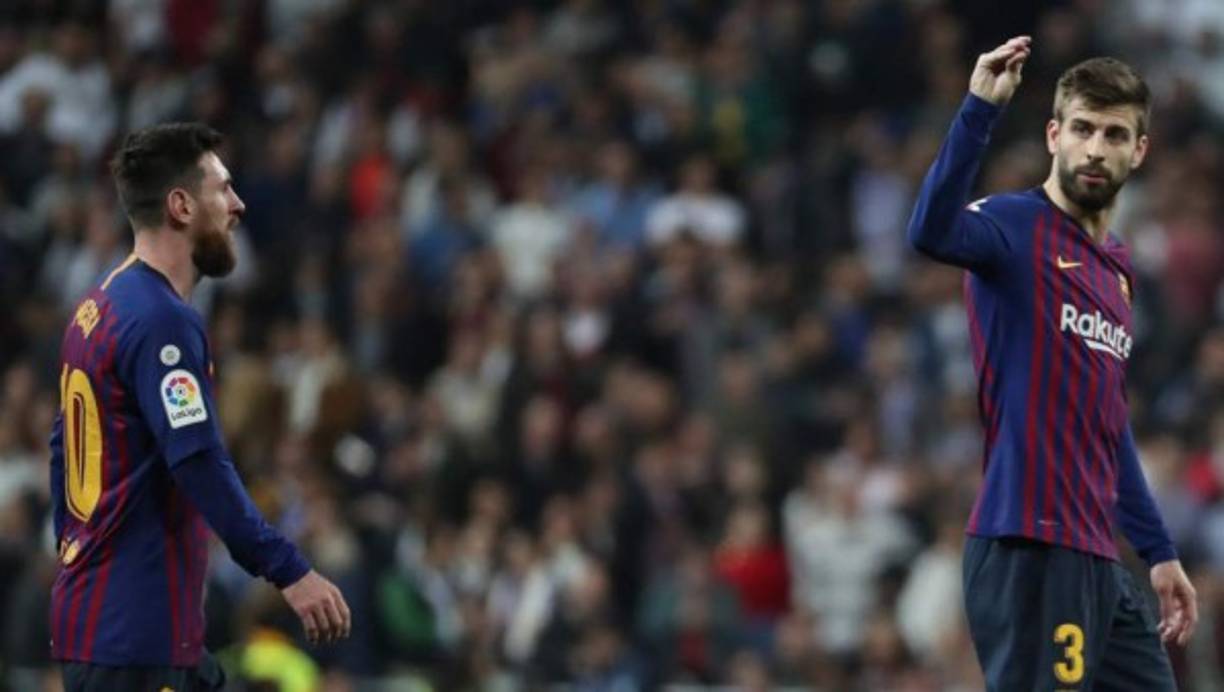 Piqué volvió a enfrentarse con la afición del Real Madrid y les hizo este provocativo gesto. Foto Mundo Deportivo