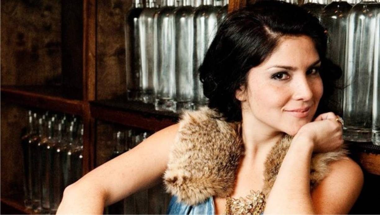 Jacquelyn Davette Velásquez es una cantante, escritora, y actriz estadounidense.