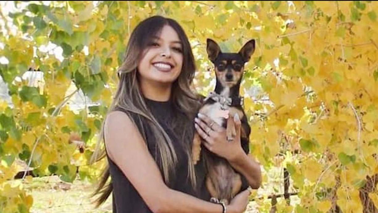 Núñez quedó tendida a un lado de la vía con el disparo en su pierna. Entonces, el asesino caminó hacia ella, le disparó en la cabeza, causándole la muerte, y huyó del lugar.