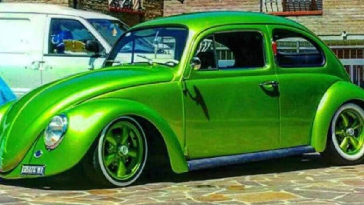 Mario Balotelli: El delantero italiano cuenta con un vehículo modesto Volkswagen Escarabajo.