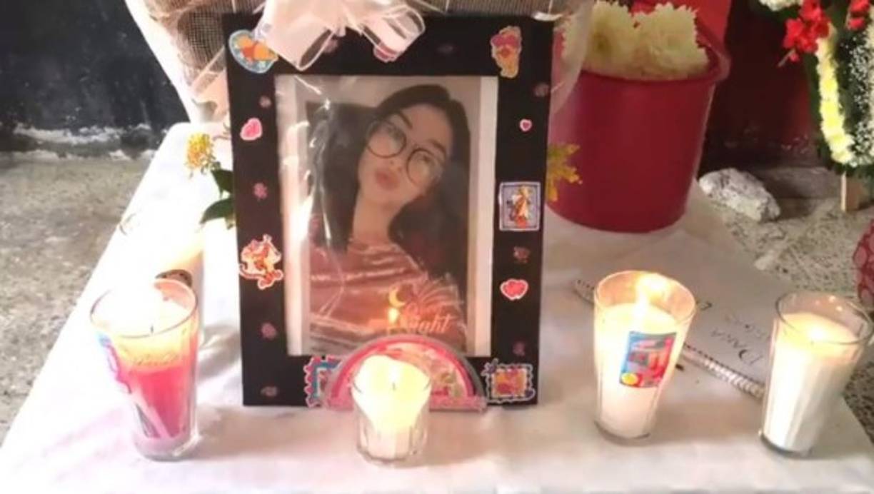 Dana Paola Vargas, motociclista que perdió la vida en el accidente de la autopista México-Cuernavaca, fue despedida por familiares y amigos en el municipio de Chimalhuacán.