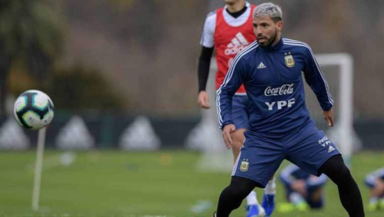 Sergio Agüero:Uno de los que estará en el ataque de Argentina ante Colombia. Cuenta con 31 años de edad y es el goleador del Manchester City.