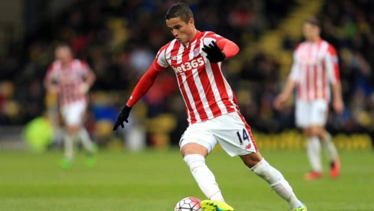 <br/>El Stoke City ha anunciado este lunes la rescisión del contrato que le unía con Ibrahim Afellay “de mutuo acuerdo”. De esta forma, el holandés pone fin a tres temporadas y media en el club inglés, actualmente en segunda división. El jugador formó parte del Barcelona y hoy se encuentra ya sin equipo.