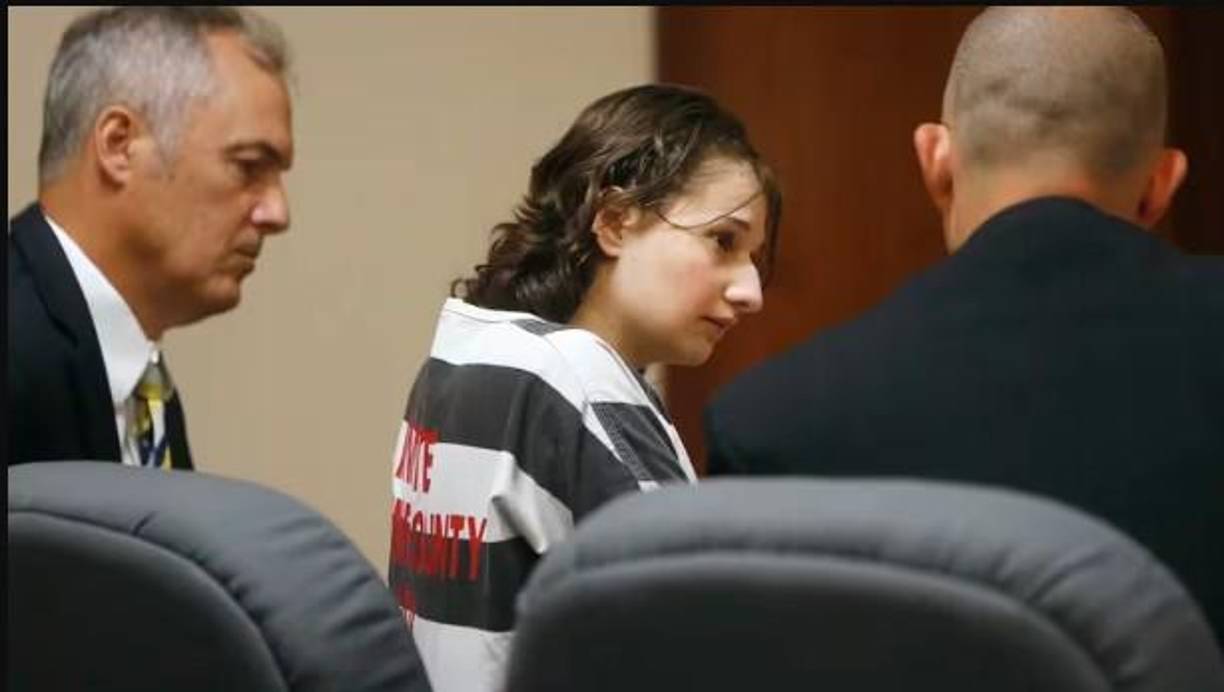 Según la declaración de causa probable, Gypsy Blanchard proporcionó el cuchillo y se escondió en un baño mientras Godejohn apuñalaba repetidamente a su madre. Los dos finalmente se dirigieron en autobús a Wisconsin, donde fueron arrestados. Desde entonces ha estado encarcelada en una prisión estatal para mujeres en Chillicothe. “Las cosas no siempre son lo que parecen”, dijo el sheriff del condado de Greene, Jim Arnott, cuando las extrañas revelaciones comenzaron a surgir.