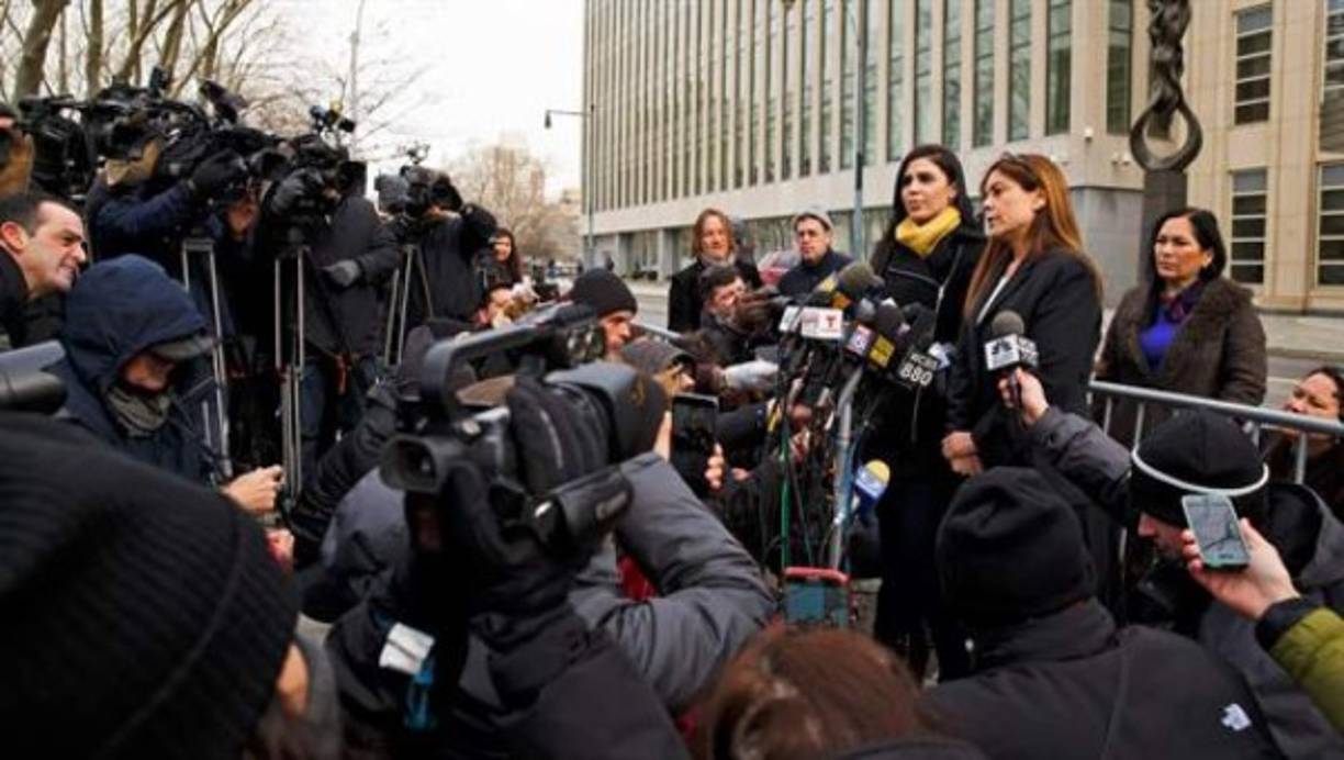 Los abogados de oficio del exjefe del cartel de Sinaloa, extraditado de México a Estados Unidos el 19 de enero y acusado de 17 cargos que pueden dejarlo en prisión de por vida, pidieron al juez Brian Cogan permiso para que la joven pueda visitarlo en el Centro Correccional Metropolitano, a 3 km de la corte.<br/>