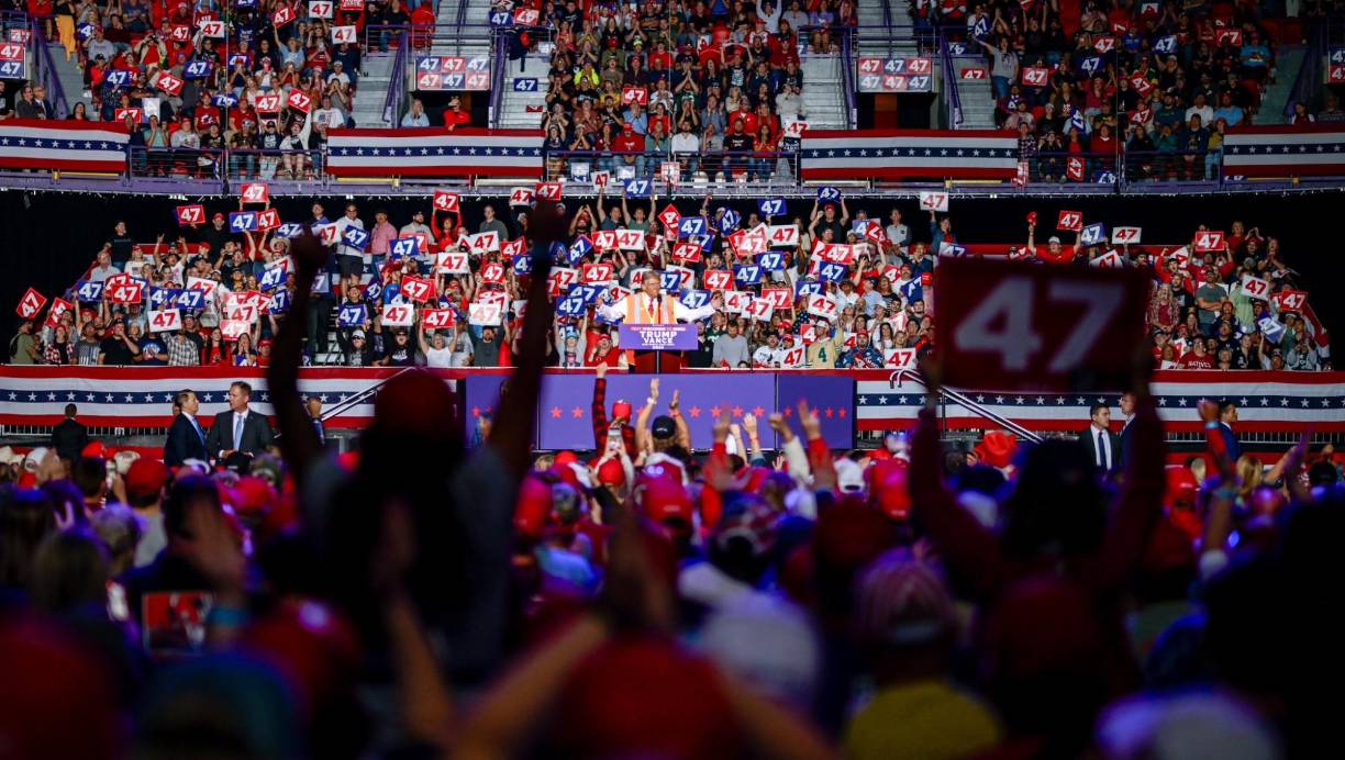 “Déjenme decirles algo. (...) La única basura que veo flotando por ahí son sus seguidores”, dijo Biden, unas palabras sobre las que tanto la Casa Blanca como el propio mandatario intentaron aclarar después que iban dirigidas al comediante y no a los partidarios de Trump, pero que recibió críticas inmediatas desde el bando republicano.