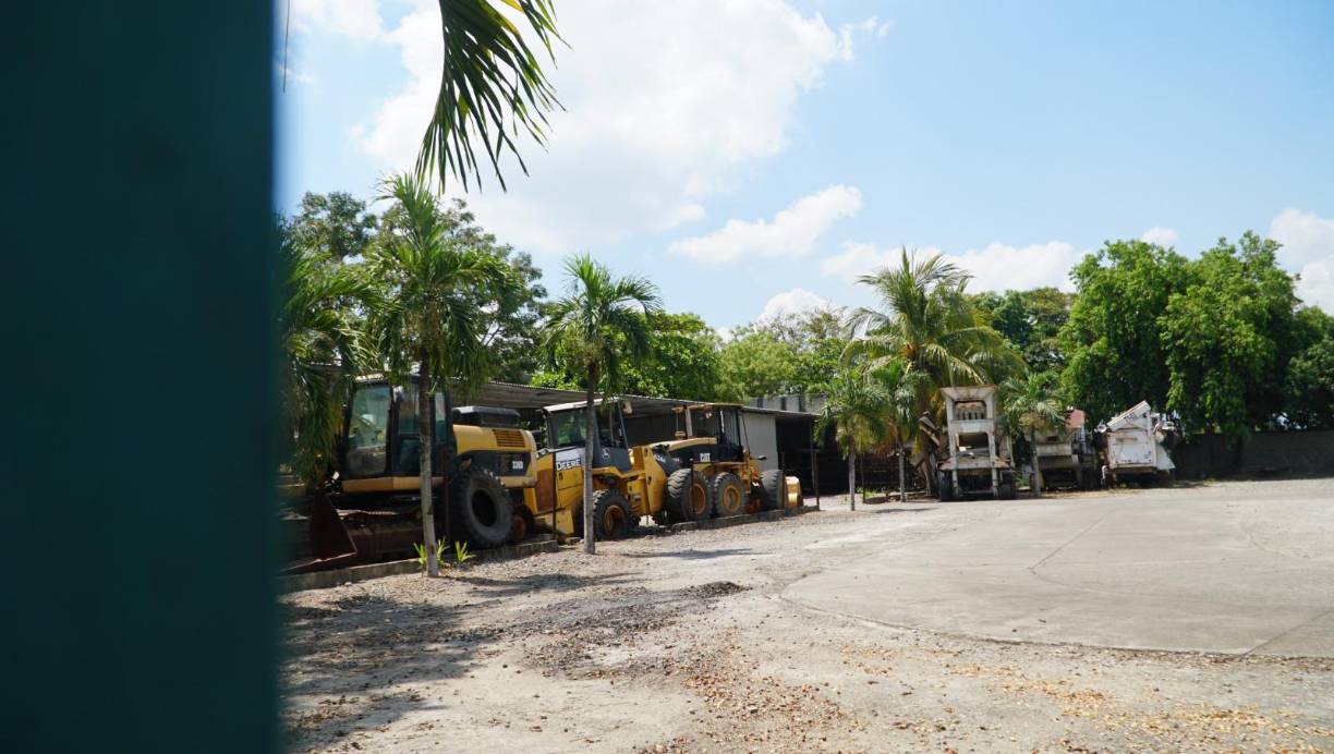 Estas acciones de privación de dominio son derivadas de la investigación en contra del presunto cabecilla de esta organización, Hebert Gabriel Cruz Haylock, su hermano Dimitris Rodolfo Cruz Haylock, Félix Rudolph Díaz Gentle, Arnold Alberto Kavanaugh Martínez, Héctor Doneval Gale Bodden y Jerito Denword Gale Ruíz, todos acusados por tráfico de drogas agravado.