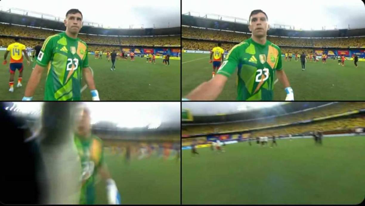 Martínez, que a veces pierde la compostura, saludó en el campo a varios jugadores colombianos entre ellos a su compañero en el Aston Vill inglés, Jhon Jader Durán, pero en un momento se fue de frente y golpeó con la mano la cámara.