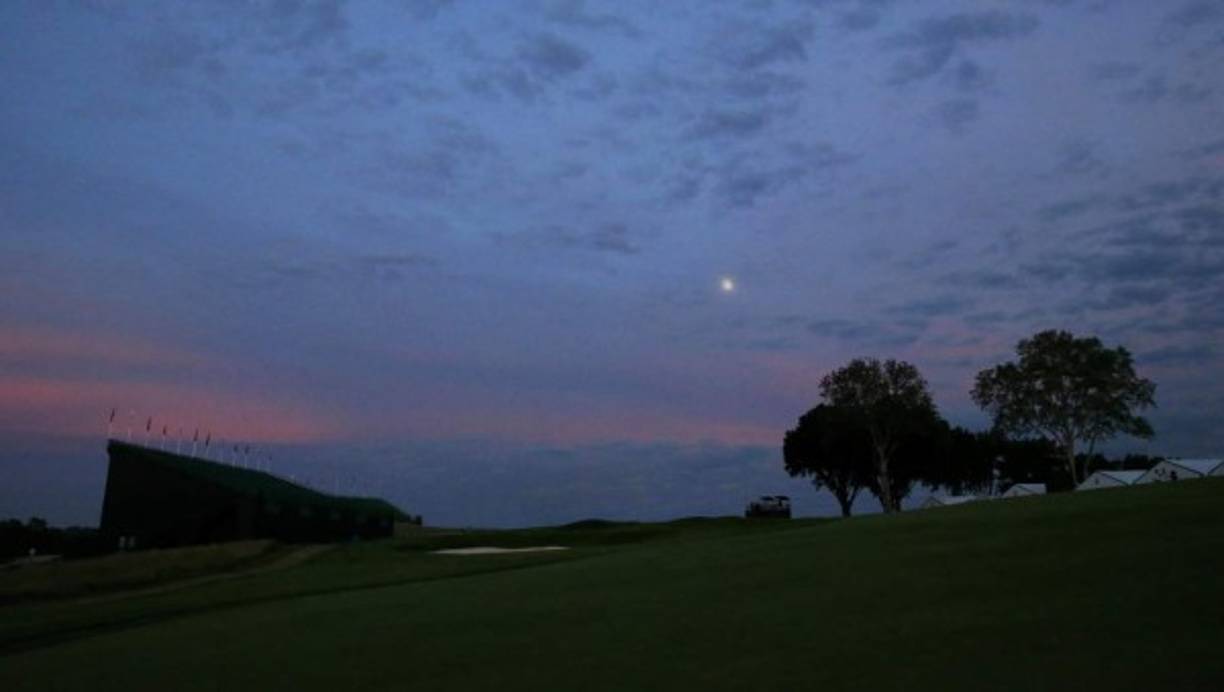 Expertos afirman que el color de la Luna responde a su posición.