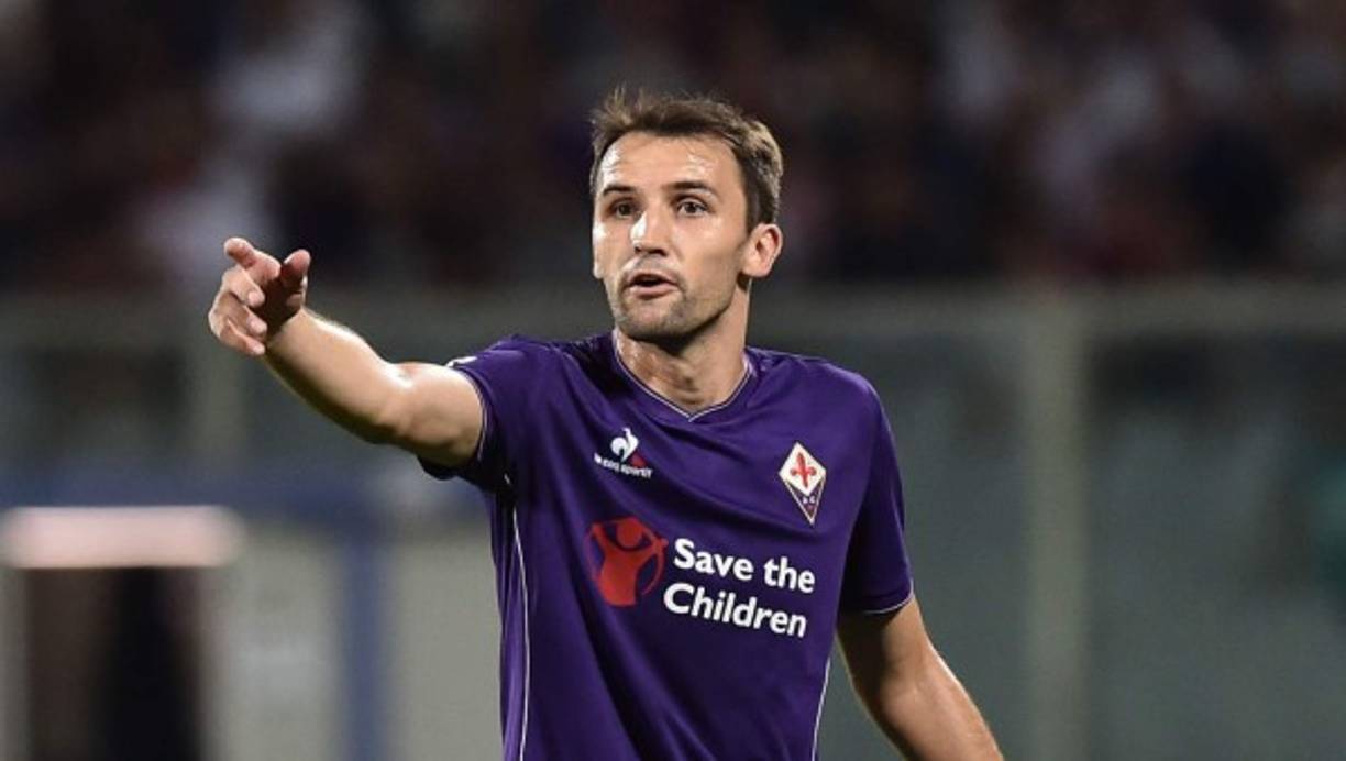 Milan Badelj es el gran objetivo del Milan en este mercado de invierno. El centrocampista de la Fiorentina de 27 años sería en objetivo número uno de los 'rossoneri', según indica TuttoMercato. El jugador, también pretendido por otros grandes equipos, podría estar disponible por unos 12 millones de euros.