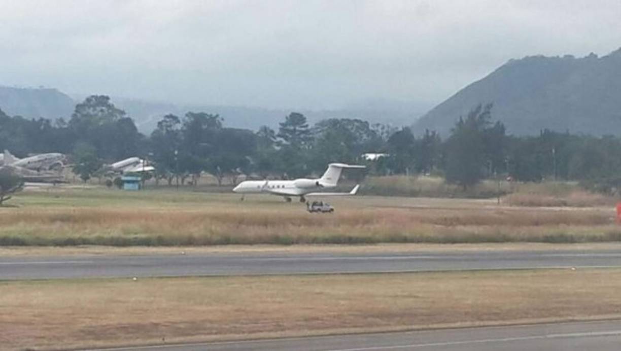 Este es el jet privado donde serán extraditados a Estados Unidos los hermanos Valle.