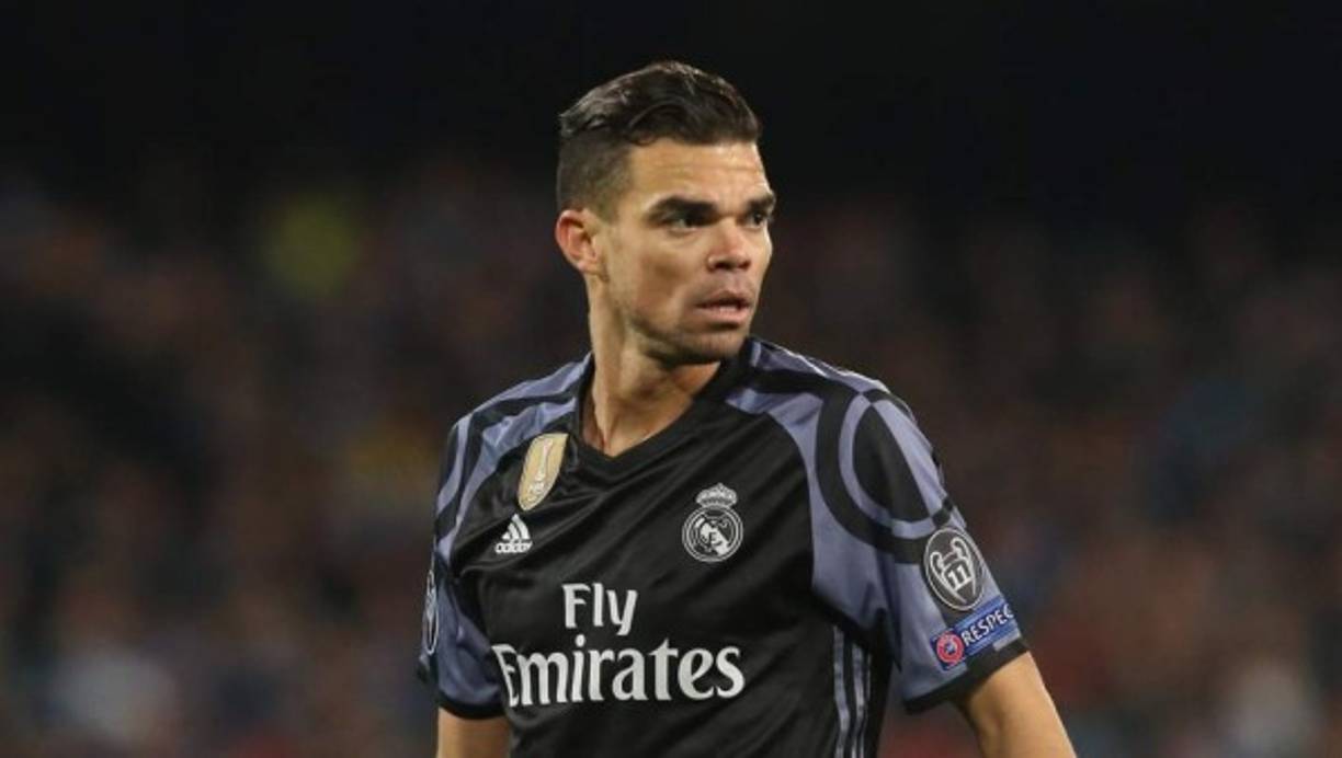 Brazil's forward Neymar reacts during the Russia 2018 World Cup Group E football match between Brazil and Switzerland at the Rostov Arena in Rostov-On-Don on June 17, 2018. / AFP PHOTO / JOE KLAMAR / RESTRICTED TO EDITORIAL USE - NO MOBILE PUSH ALERTS/DOWNLOADS