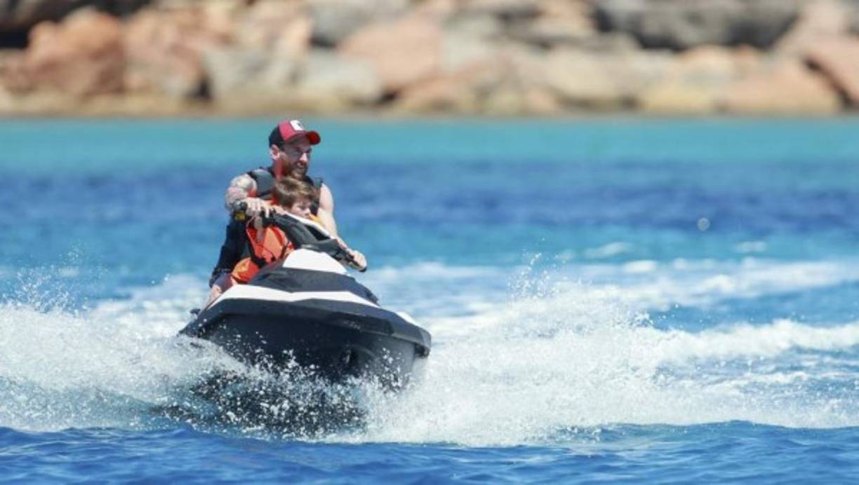 Moscow (Russian Federation), 16/06/2018.- Argentinian soccer legend Diego Maradona (L) is seen in the stands before the FIFA World Cup 2018 group D preliminary round soccer match between Argentina and Iceland in Moscow, Russia, 16 June 2018. (RESTRICTIONS APPLY: Editorial Use Only, not used in association with any commercial entity - Images must not be used in any form of alert service or push service of any kind including via mobile alert services, downloads to mobile devices or MMS messaging - Images must appear as still images and must not emulate match action video footage - No alteration is made to, and no text or image is superimposed over, any published image which: (a) intentionally obscures or removes a sponsor identification image; or (b) adds or overlays the commercial identification of any third party which is not officially associated with the FIFA World Cup) (Mundial de Fútbol, Moscú, Rusia, Islandia) EFE/EPA/PETER POWELL EDITORIAL USE ONLY