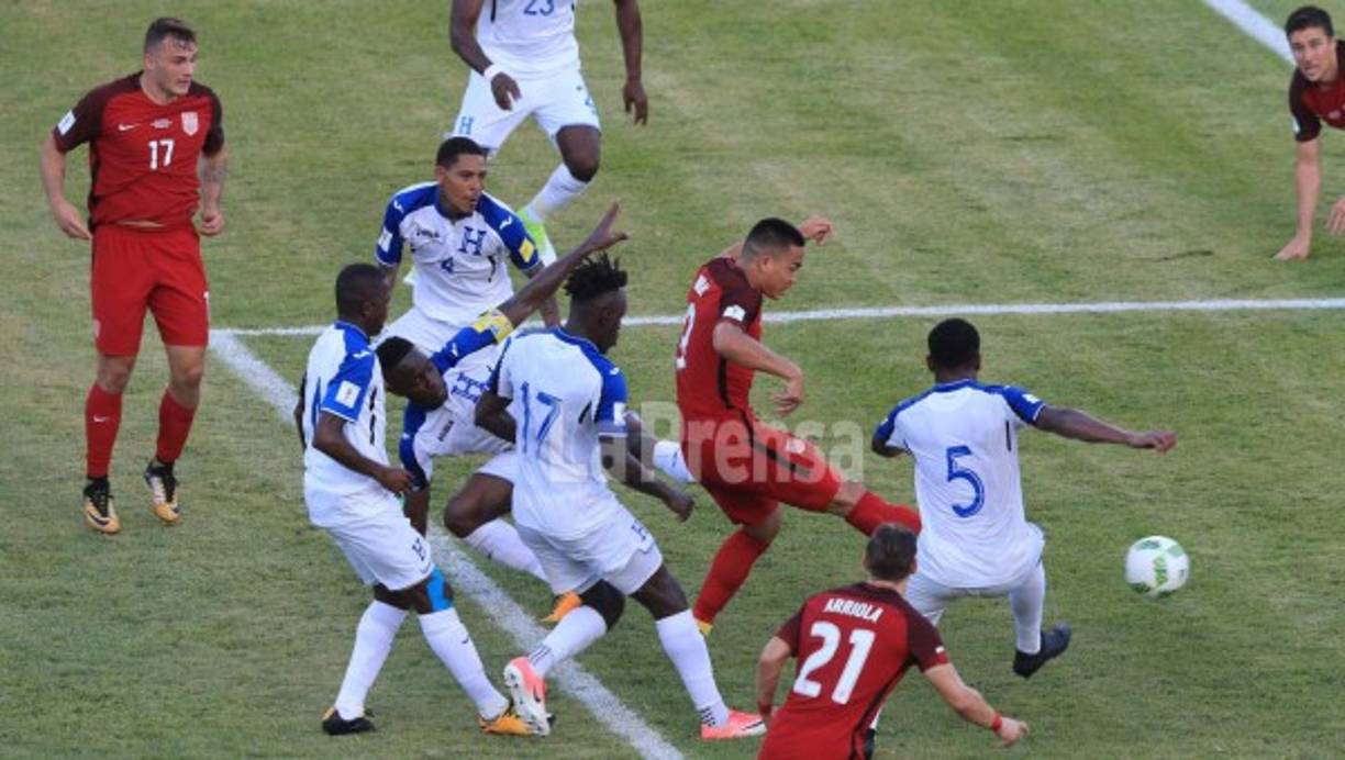 El delantero Wood dejó helado a la afición hondureña con su tanto.