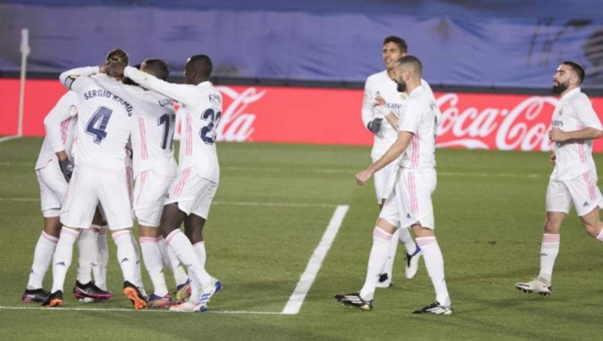 La lista la componen jugadores veteranos que parecen haber cumplido su ciclo de blanco y otros que no han estado a la altura de la exigencia del Real Madrid. Son siete salidas que serían menos 'dolorosas' .