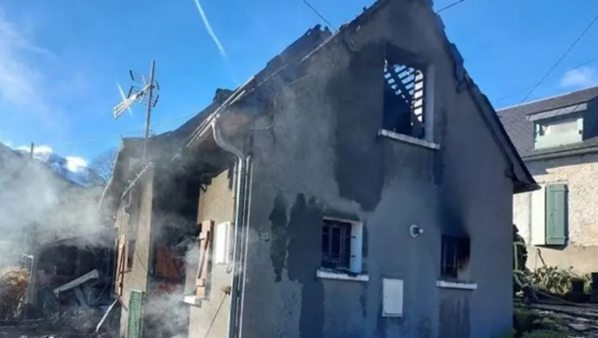 Al lugar llegaron los bomberos y una vez que controlaron las llamas, encontraron un arma de fuego. Asimismo, se encontraron rastros de sangre y a esperas de los resultados de la autopista, se prevé que el jugador recibió un disparo antes de ser calcinado por las llamas.