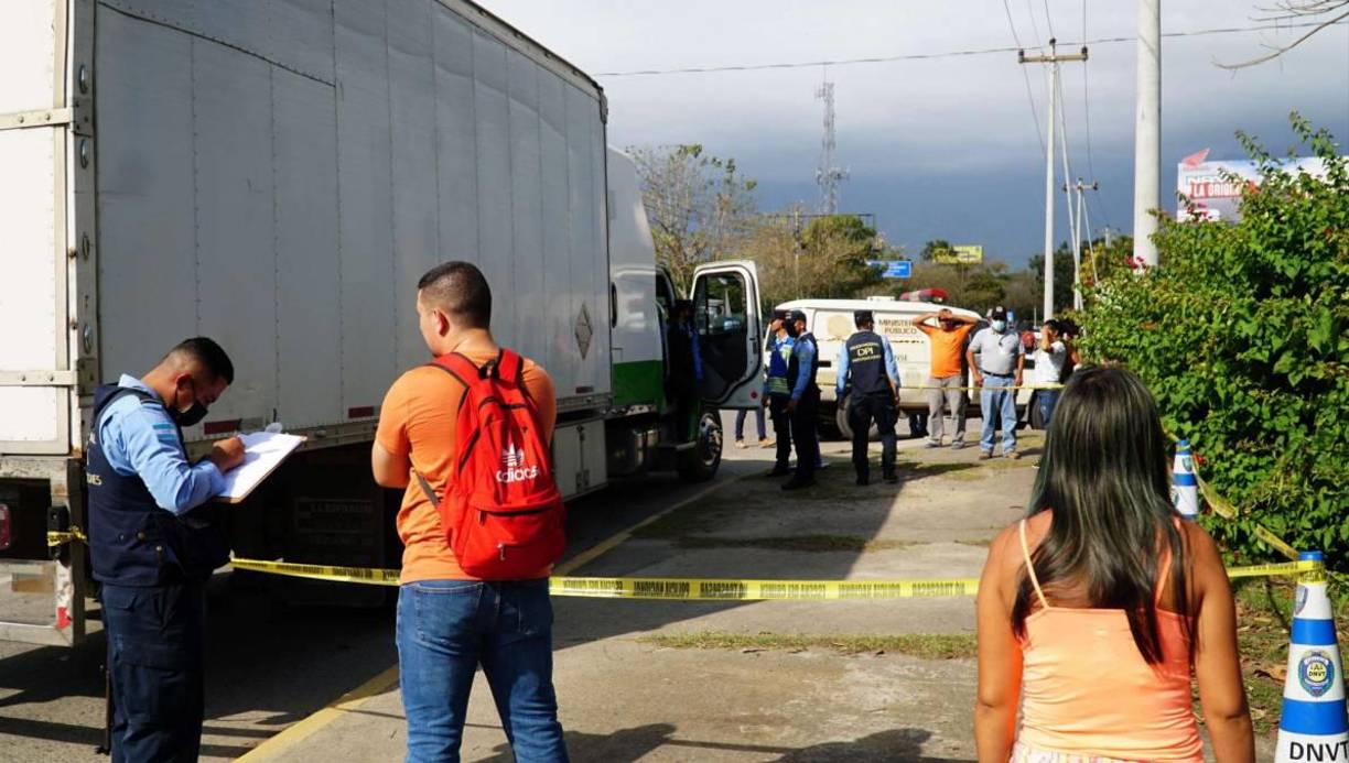 El cuerpo de la bebé Any Moserrat Dubón Urbina quedó debajo de la carrocería de un camión cercano a las llantas traseras.