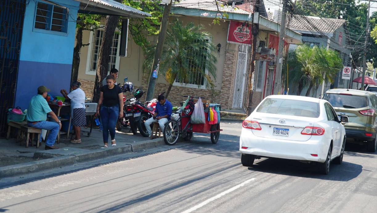 Doña María tiene 71 años y es oriunda de Lempira pero llegó muy joven a San Pedro Sula para ganarse la vida honradamente.