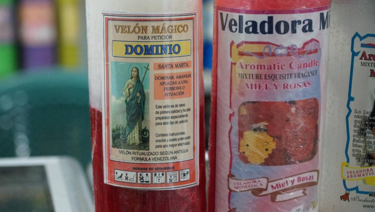 Las veladoras también tienen nombres peculiares y han subido de precio.