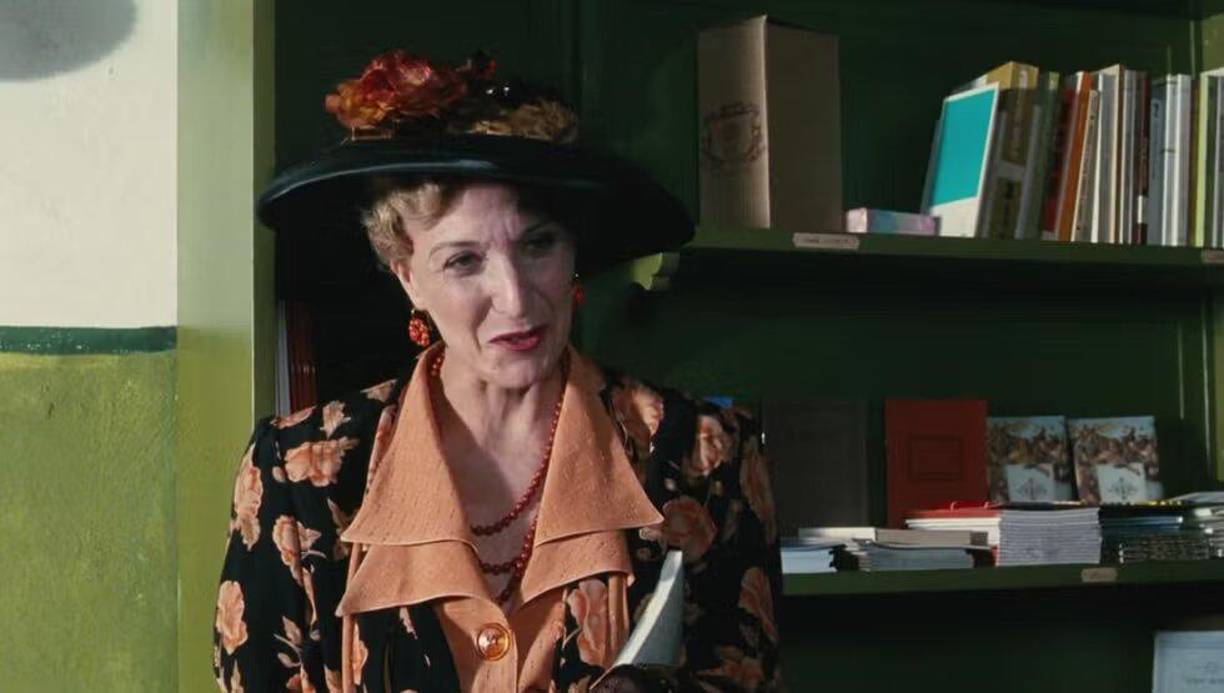 La Vida es Bella (1997):Aunque su papel en esta conmovedora película de Roberto Benigni es pequeño, la presencia de Paredes en este drama sobre el Holocausto es significativa. La película, que ganó tres premios Óscar, es un testimonio de su capacidad para dejar una impresión duradera, incluso en roles secundarios. Puedes verla en Amazon Prime Video.