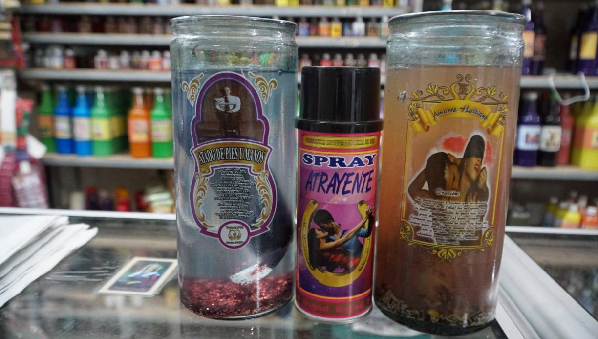 El amarre haitiano y atado de pies y manos son productos que también productos cotizados para el amor entre la población.