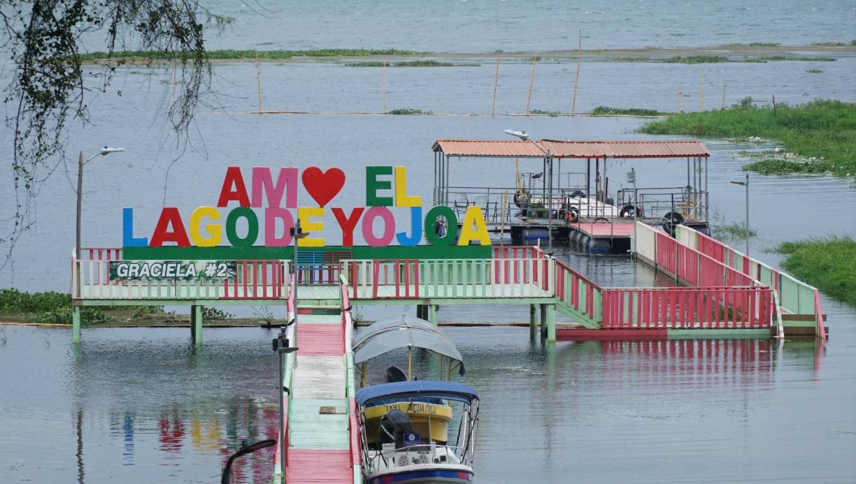 Restaurante Graciela 2: Tiene un colorido muelle y también un embarcadero desde donde se pueden contratar recorridos por el espejo de agua. 