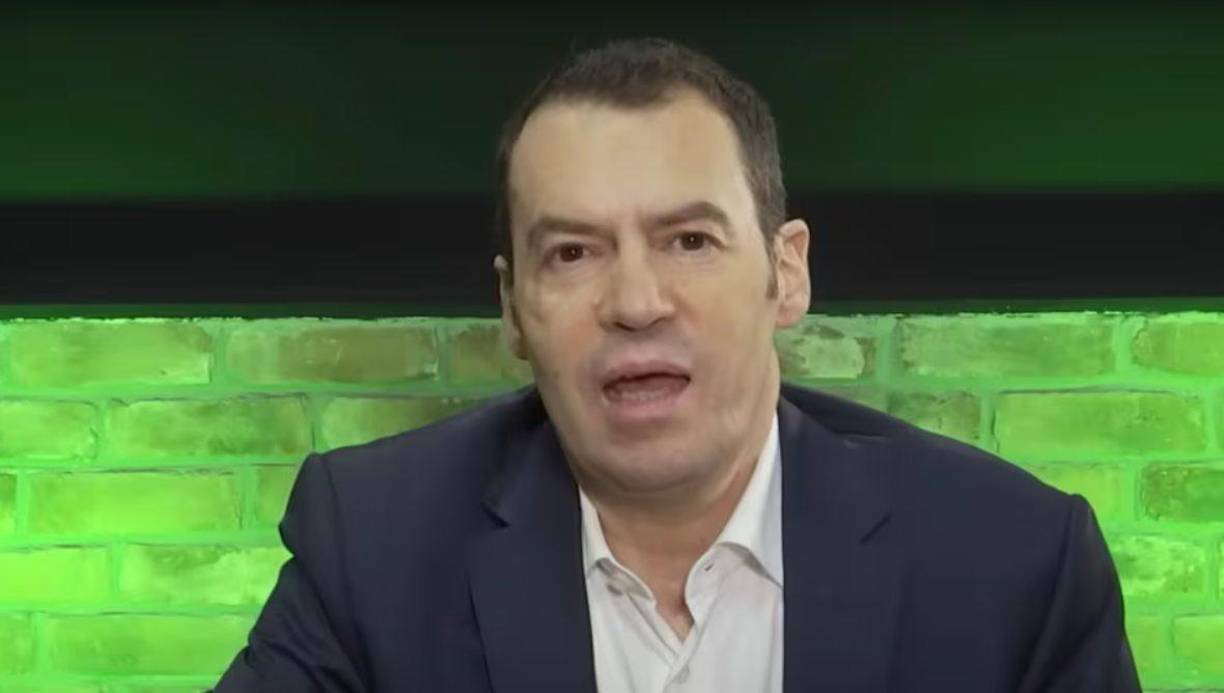 André Marín tuvo que ser sometido a un trasplante de pulmones y su estado de salud mantiene en vilo a sus seguidores. 