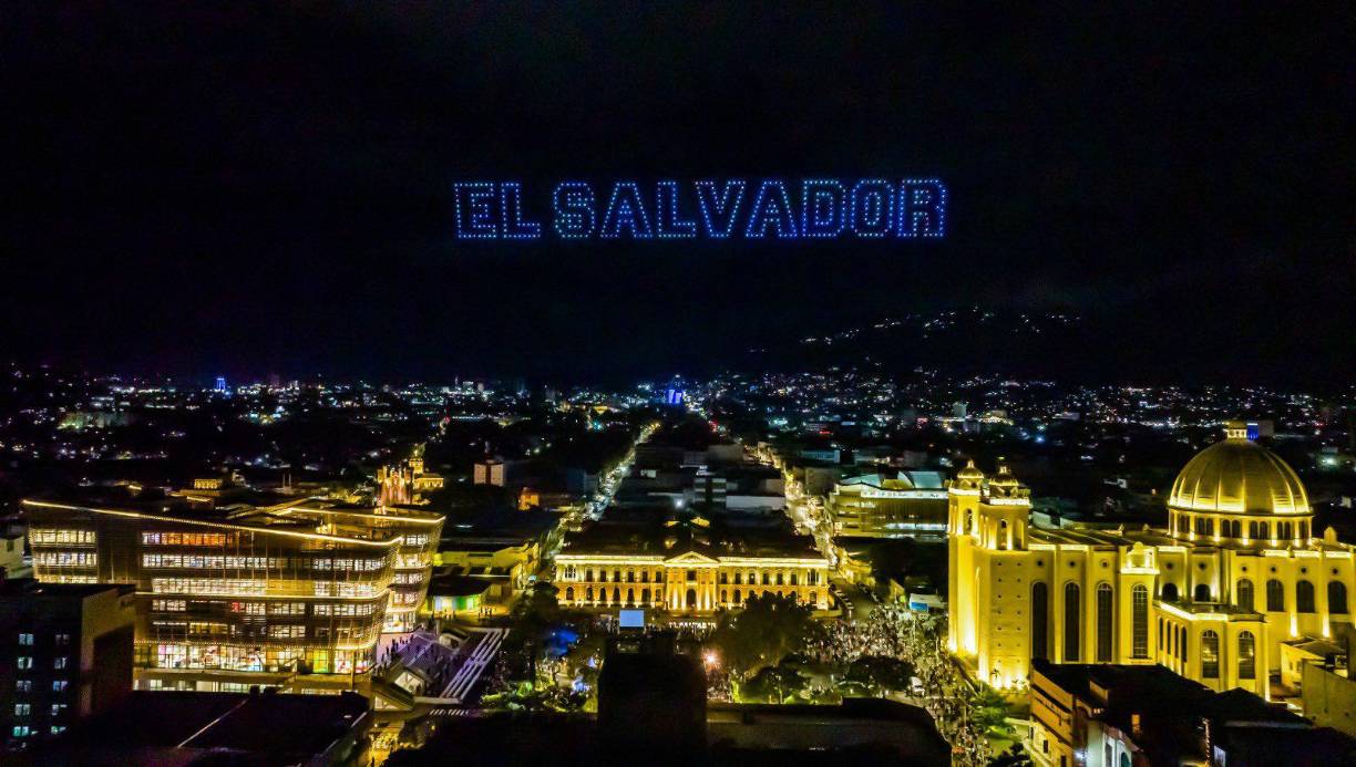 Se estima que la biblioteca, considerada por el gobierno salvadoreño como “la más grande de Centroamérica”, sea visitada por un promedio de 5.000 personas cada día.