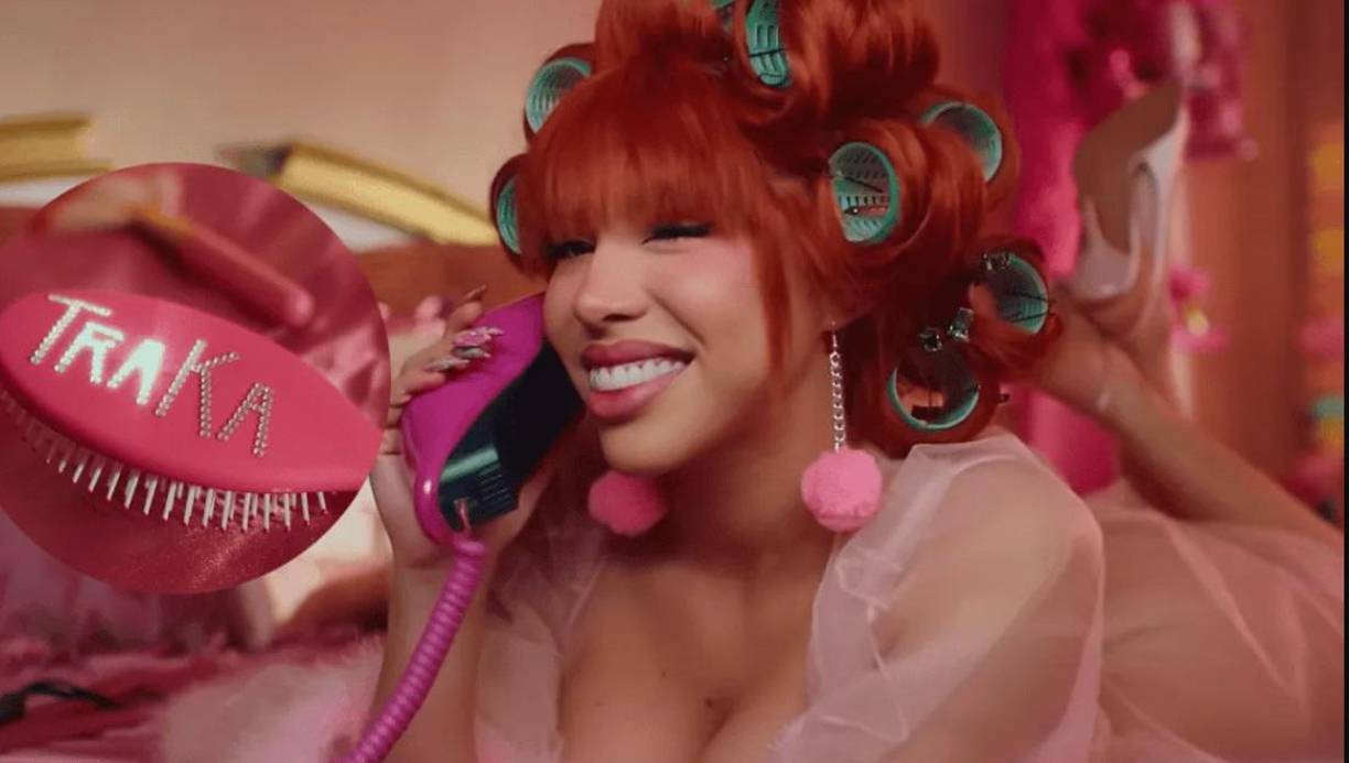 “Pero cuando una mujer hace lo mismo a la gente le asusta, y es ahí cuando yo busco romper con esa norma y que el resto de mujeres se sientan cómodas de expresar lo que se les antoja”, señaló.