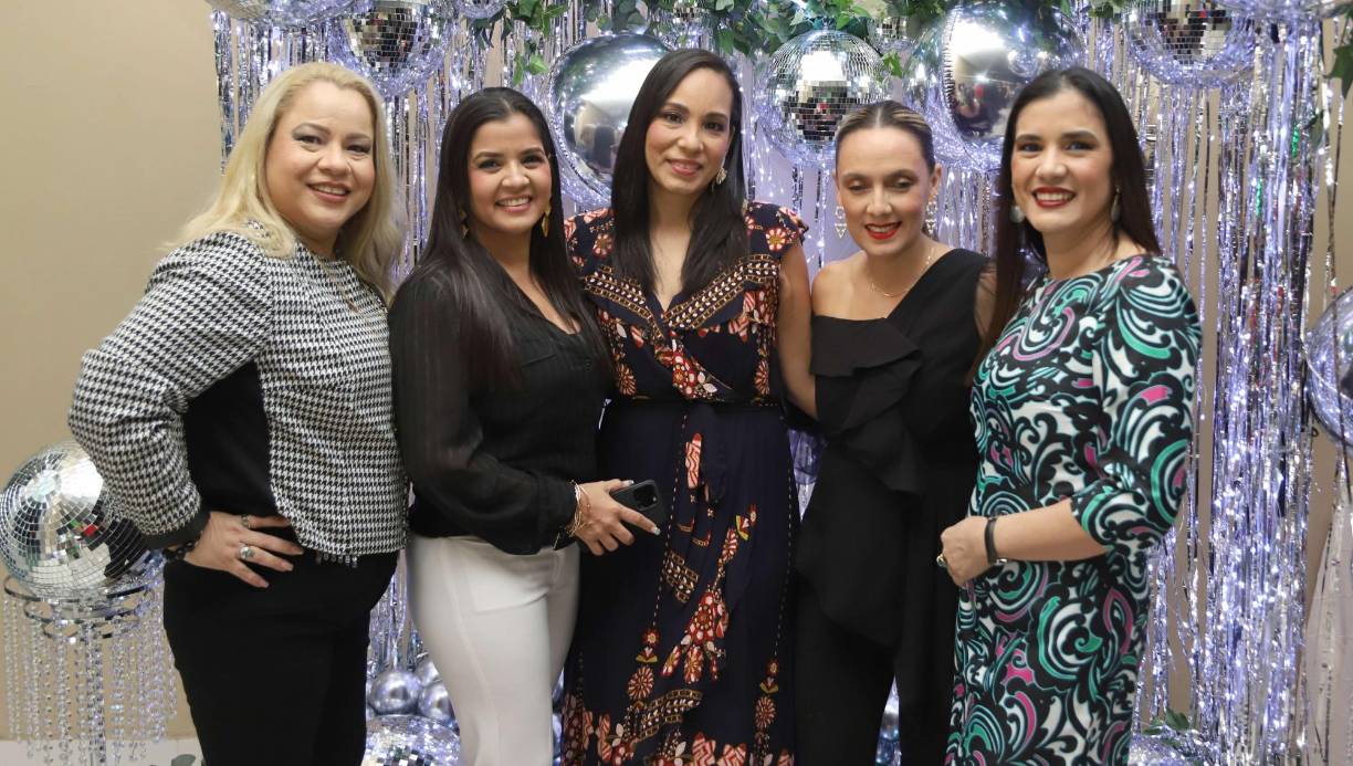 Patricia Romero, Fabiola Estrada, Regina Suazo, Victoria Valladares y Mariela Estrada
