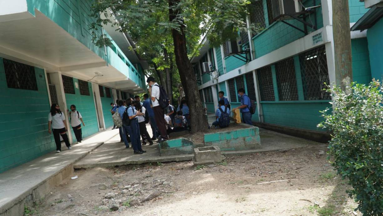 Refirió que su hija siempre del colegio se iba para su casa “y ni a la pulpería la mandaba, es una niña de casa y no me comentó que tuviera problemas”.