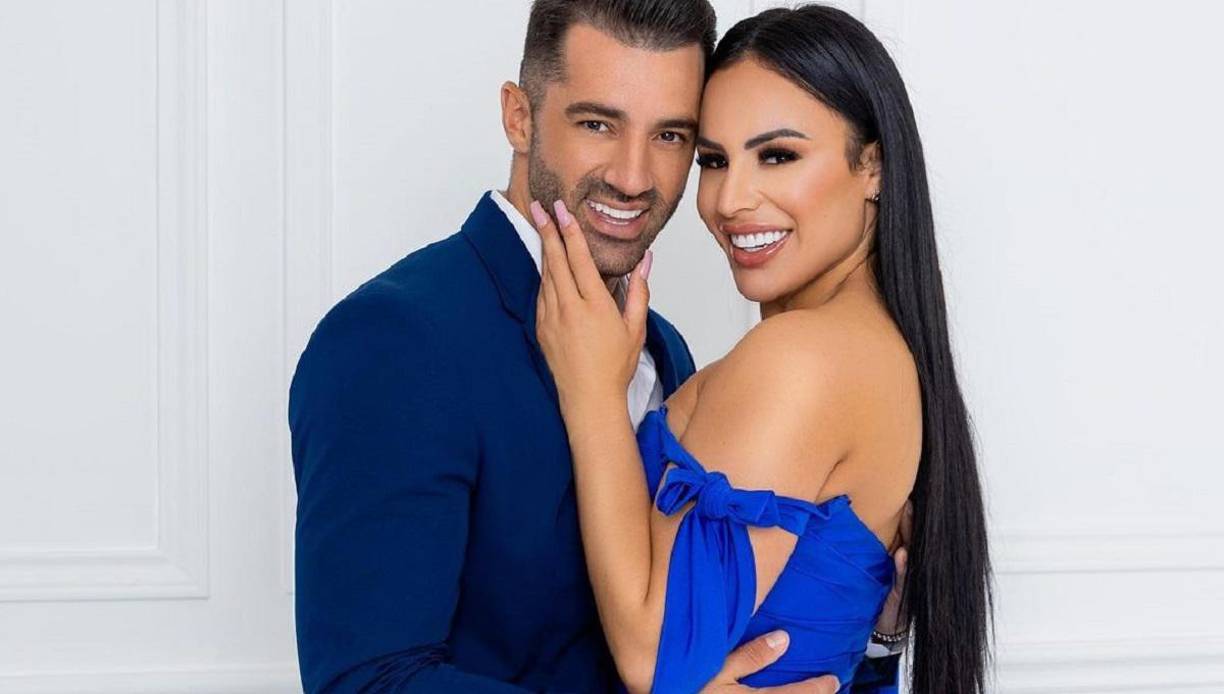 Actualmente, Toni Costa mantiene una relación con la influencer mexicana Evelyn Beltrán, por quien ha proclamado su amor a los cuatro vientos. 