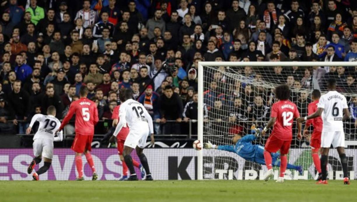 El momento del golazo de Gonçalo Guedes. El portero tico Keylor Navas no pudo llegar al disparo del portugués. Foto LaLiga.es