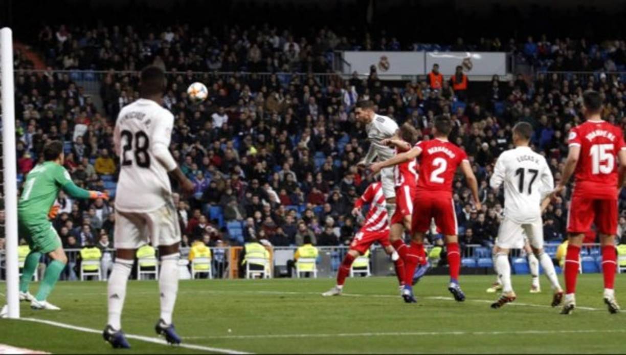 Sergio Ramos marcó su segundo gol en el partido con este remate de cabeza y era el 3-2 del Real Madrid ante Girona.