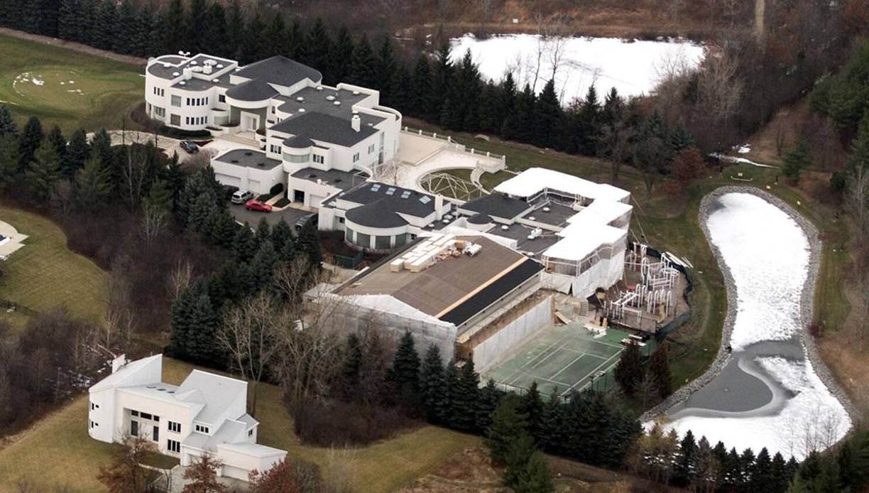 En el 2022, la mansión fue encontrada publicada en una exclusiva inmobiliaria con un precio mucho más bajo, 14.855.000, aunque aseguran que desde 2017 estaba en ese monto.