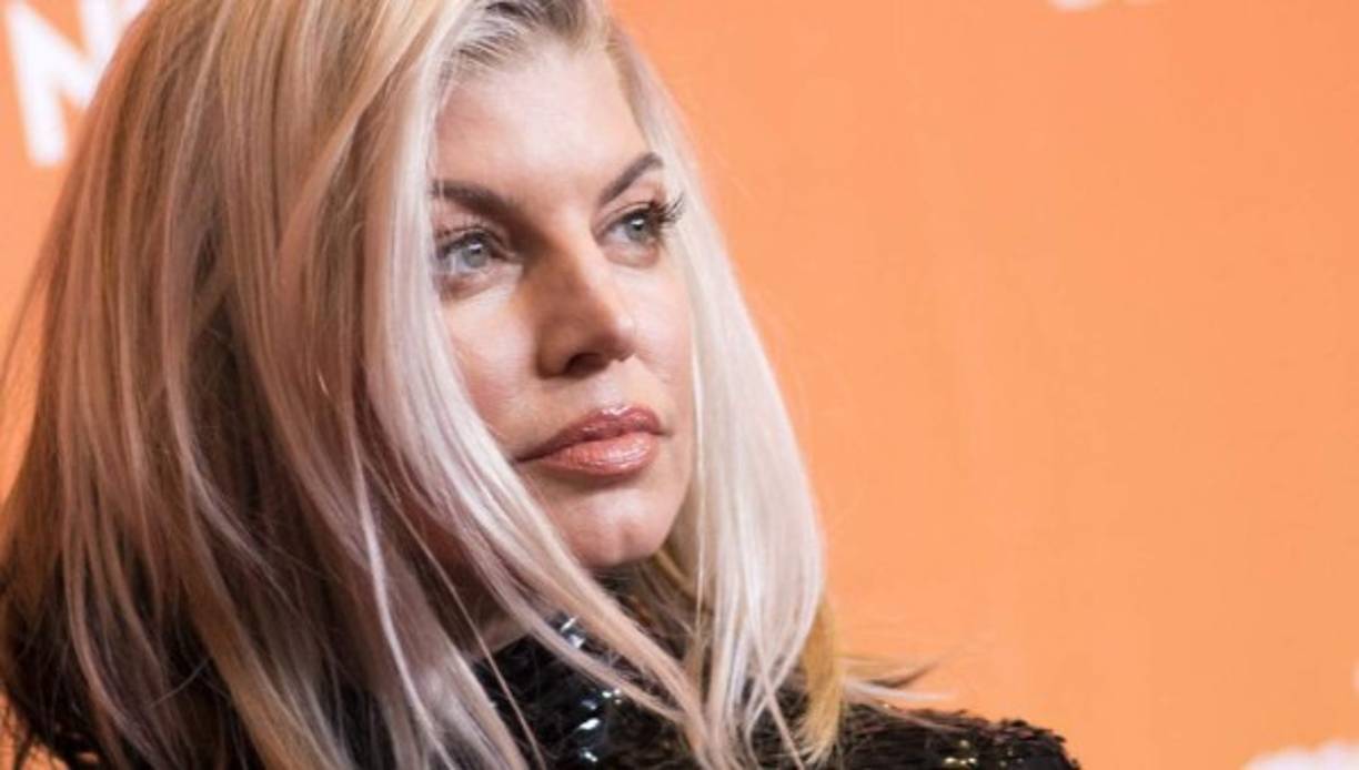 Fergie. Está súper contenta con su orientación sexual y lo lleva con total normalidad. En una entrevista para la publicación estadounidense ‘The Advocate’, Fergie ha reconocido que su atracción por ambos sexos es algo que su exmarido Josh Duhamel lleva con toda naturalidad.