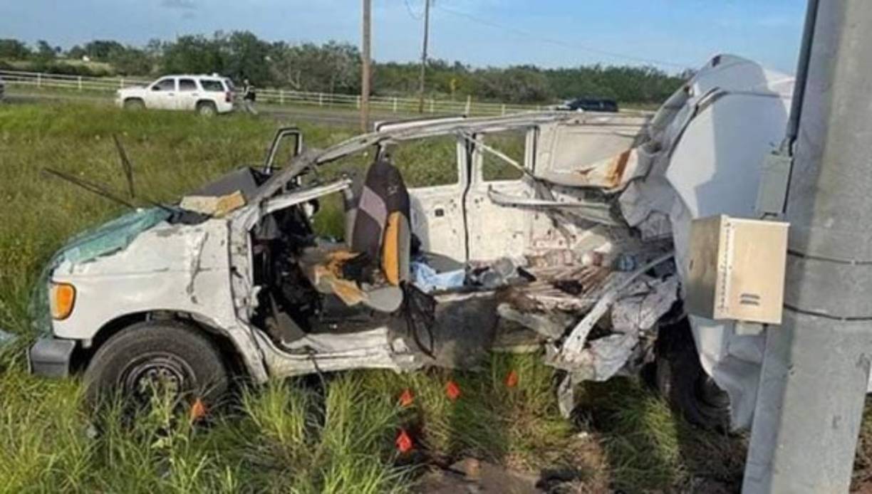 'La verdad es que en Honduras la vida es bien crítica para uno, bien crítica definitivamente. Uno busca trabajo y no encuentra. Estudia a veces para nada', dijo Hilton Herrera, tío del infortunado joven. En el accidente de la furgoneta Ford también murieron otros cinco hondureños, cuando el conductor perdió el control del vehículo.
