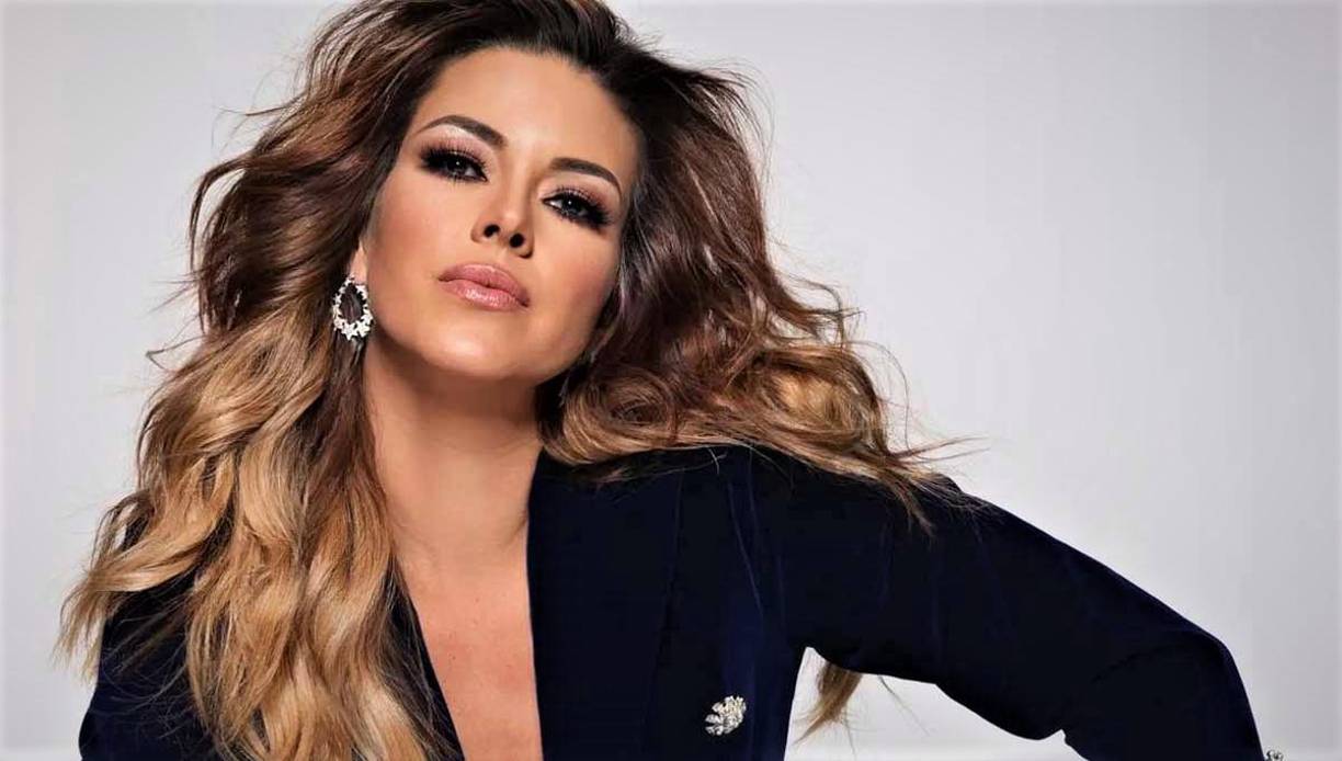 Alicia Machado es una de las reinas de Miss Universo que mas ha dado de que hablar. La hermosa venezolana tambien ha vivido sendos romances con hombres muy famosos. 