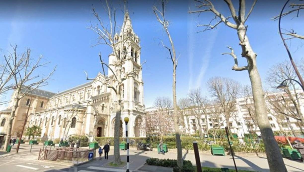 Hace algunos días Messi estuvo cerca de encontrar otra propiedad en este privilegiado recinto de la ciudad, pero el propietario de la mansión, al enterarse que el interesado era el jugador argentino, aumentó 10 mil euros el alquiler.