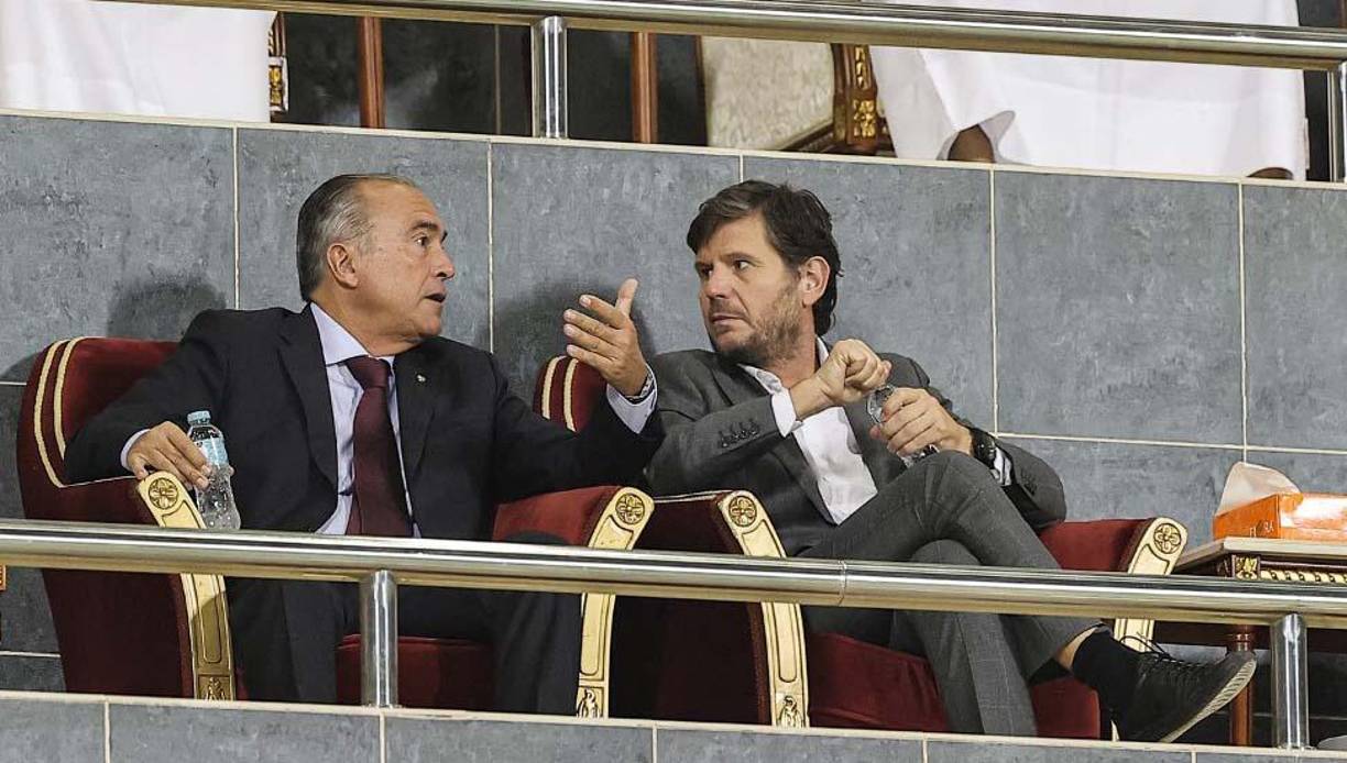 Rafael Yuste y Mateu Alemany, vicepresidente y director deportivo del FC Barcelona, viajaron a Catar para negociar finalmente la llegada de Xavi al cuadro culé. El exjugador español le ha pedido un par de fichajes y la salida de un delantero.