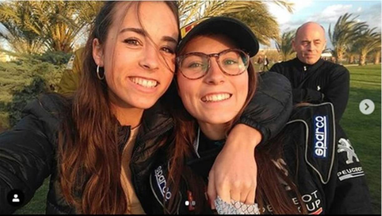 Laura actualmente compaginaba sus estudios con dos certámenes monomarca de ámbito nacional: la Copa Suzuki Swift y la Peugeot Rally Cup Ibérica, en la que acababa de unirse a su hermana María, quien se encontraba, de hecho, disputando hoy también el rally con el líder de la Beca Junior R2, Sergi Francolí, cuando ha trascendido la trágica noticia.