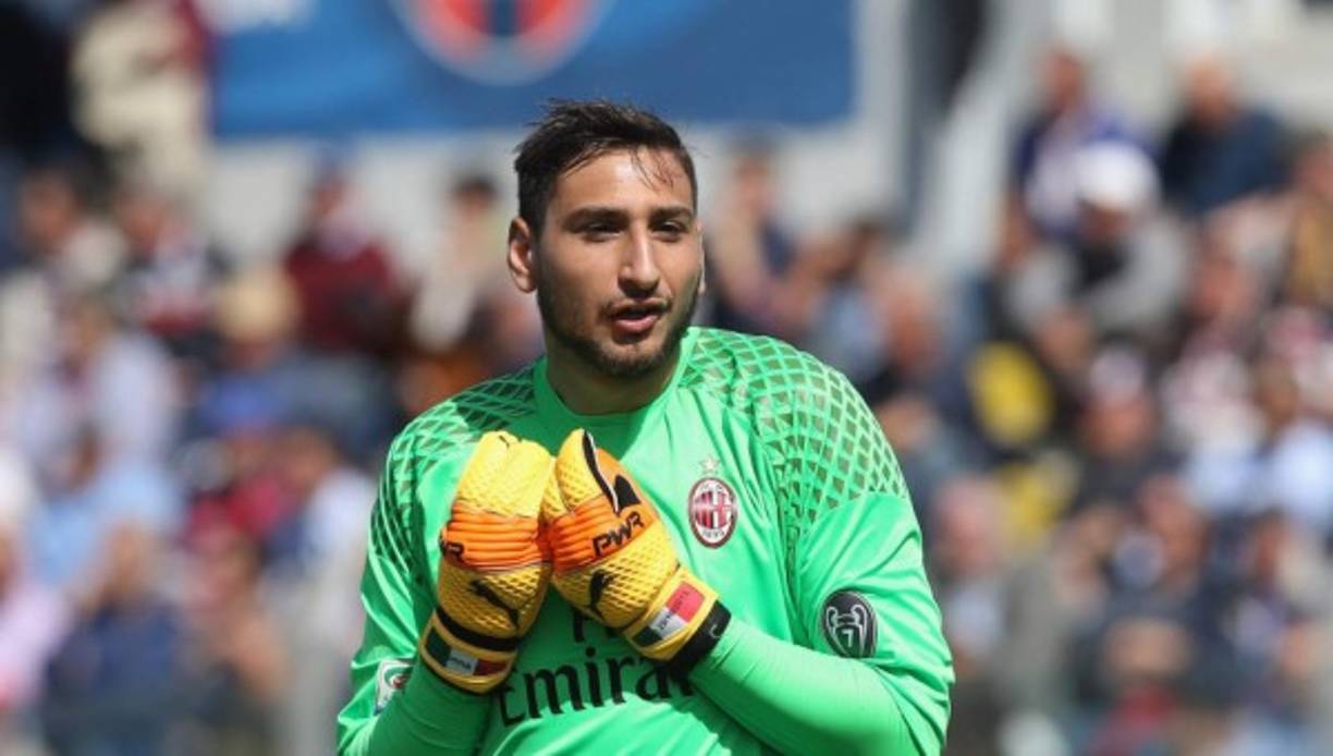 Gianluigi Donnarumma: La Juventus ha descartado el fichaje del portero italiano que podría salir del AC Milan. 'Nos estamos enfocando en (Wojciech) Szczesny, quien será el titular después de Buffon. Más allá del perfil y el talento que tiene Donnarumma, no estamos interesados', dijo el director ejecutivo bianconero, Giuseppe Marotta.