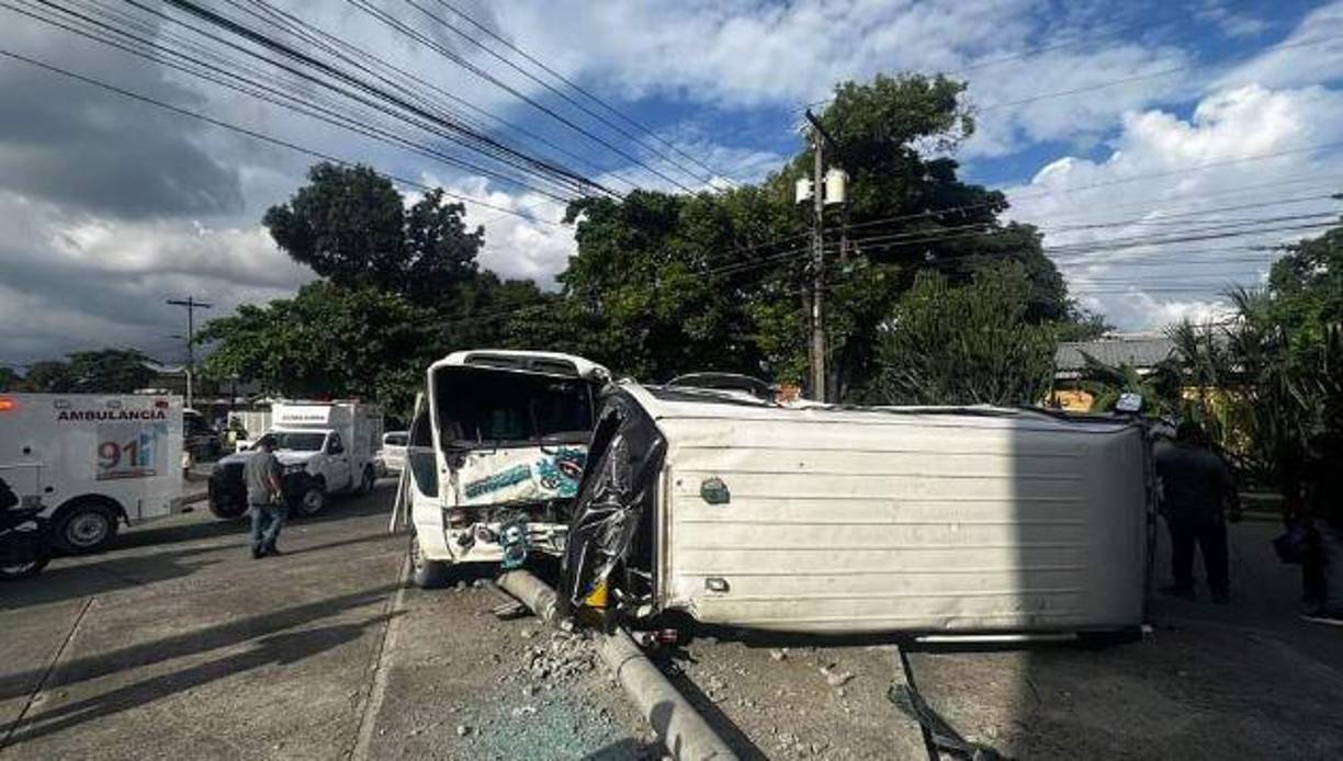 De acuerdo a cálculos de Miguel Aguilar, el mínimo que tendría que pagar una persona por daños a un poste de energía es de 100,000 lempiras, pero esta cantidad se queda pequeña en algunos casos.
