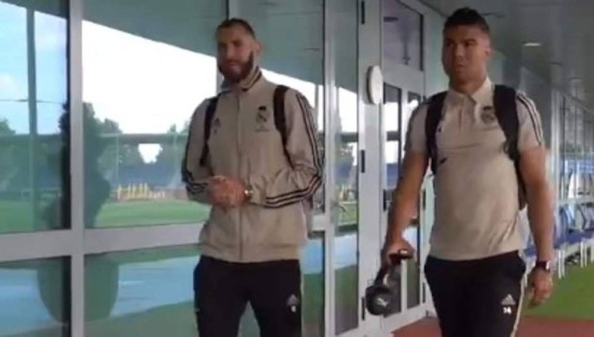Los jugadores del Real Madrid llegaron caminando al Alfredo di Stéfano para el partido ante Eibar. Algo que nunca antes de había visto pero por la pandemia del coronavirus lo hicieron de esta manera.